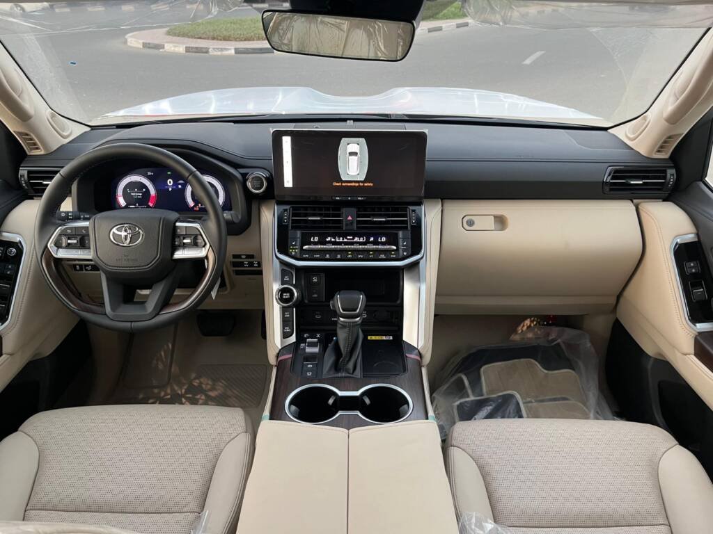 TOYOTA LC300 VX 2025 black Omani Spec
