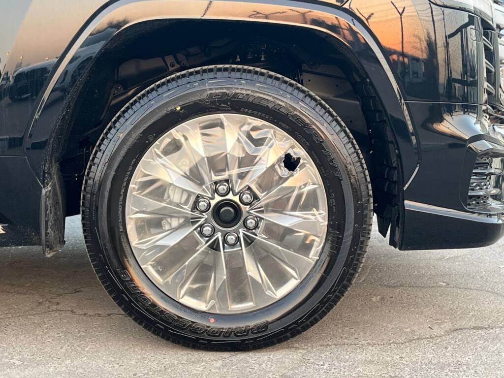 TOYOTA LC300 VX 2025 black Omani Spec