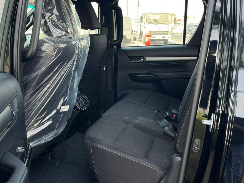 TOYOTA HILUX ADVENTURE D/C 4WD 6 A/T