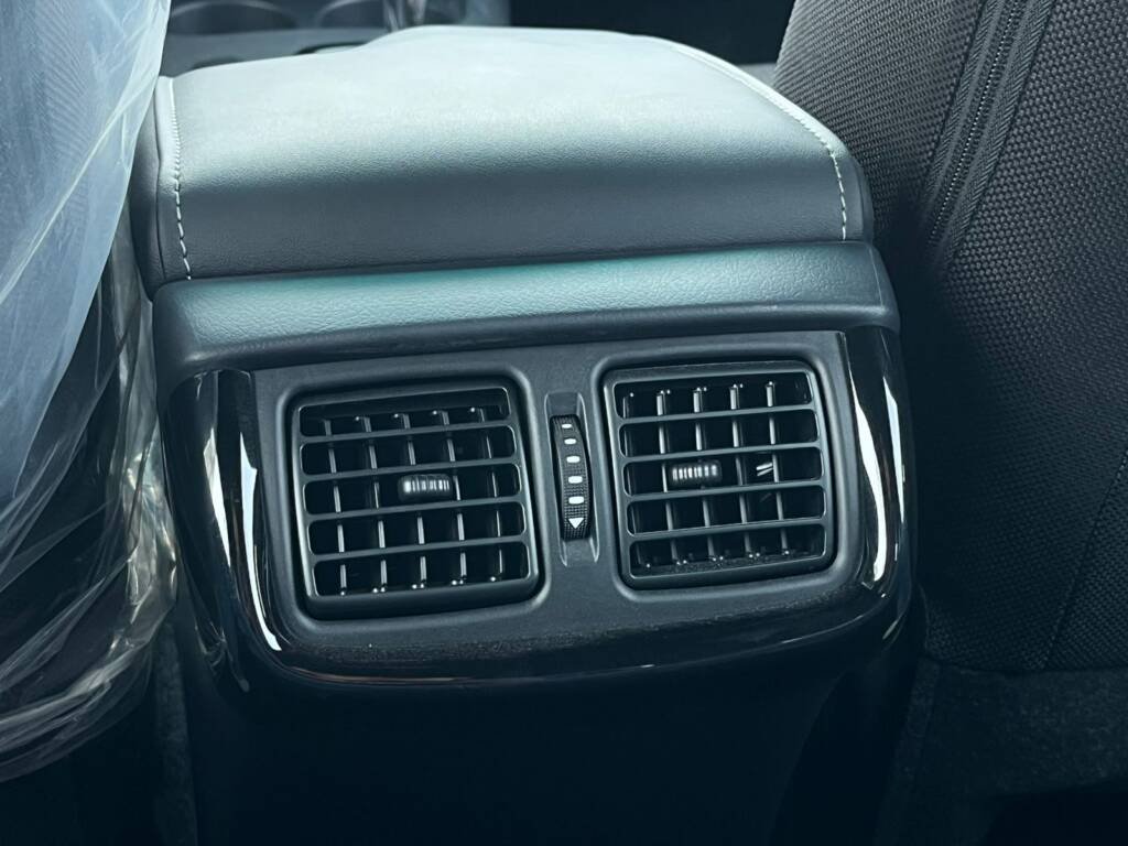 TOYOTA HILUX ADVENTURE D/C 4WD 6 A/T