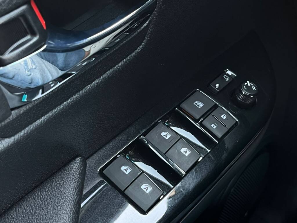 TOYOTA HILUX ADVENTURE D/C 4WD 6 A/T