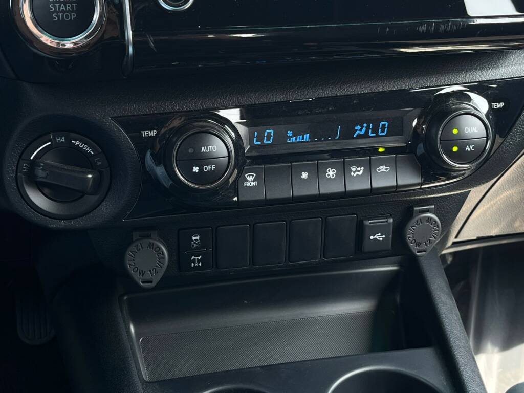 TOYOTA HILUX ADVENTURE D/C 4WD 6 A/T