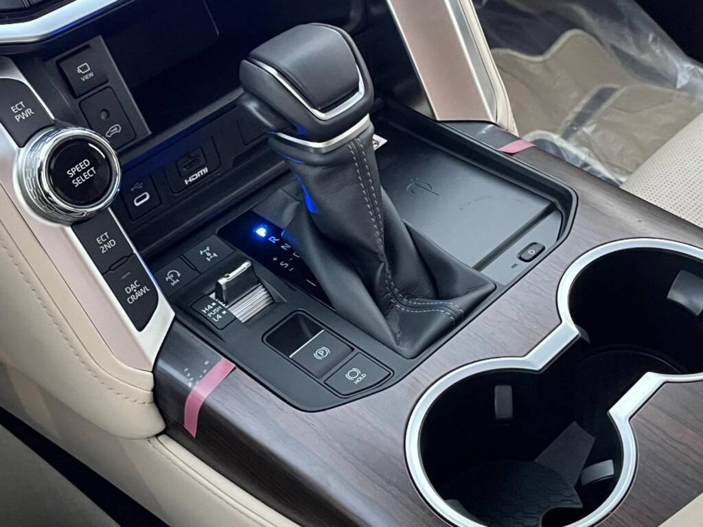 TOYOTA LC300 VXR TT 2025 BLACK with Kit