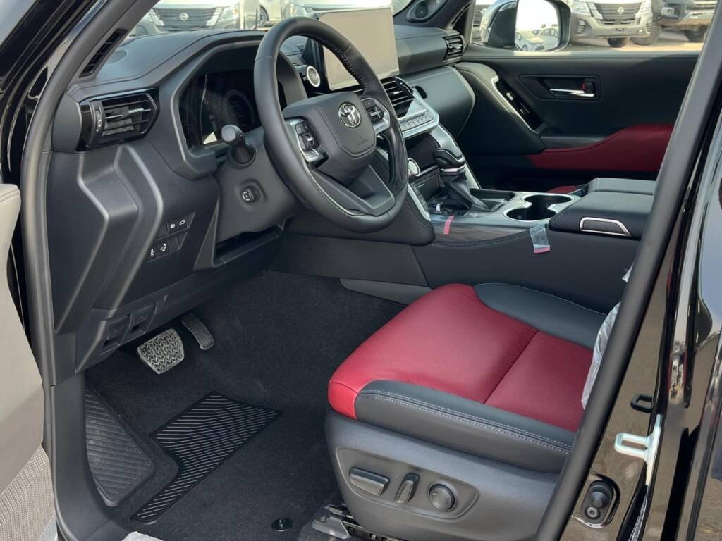 TOYOTA LC300 VXR TT 2025 BLACK with Kit