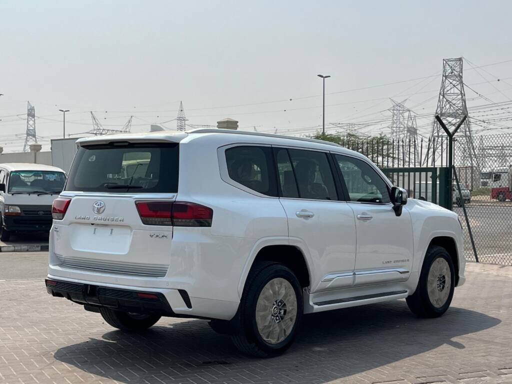 TOYOTA LC300 VXR TT 2025 WHITE with kit