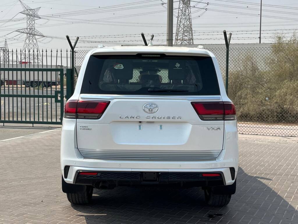 TOYOTA LC300 VXR TT 2025 WHITE with kit