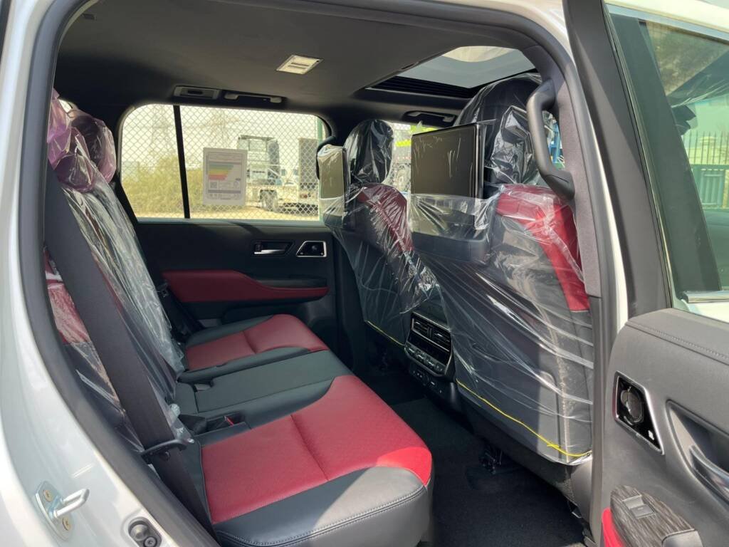 TOYOTA LC300 VXR TT 2025 WHITE with kit