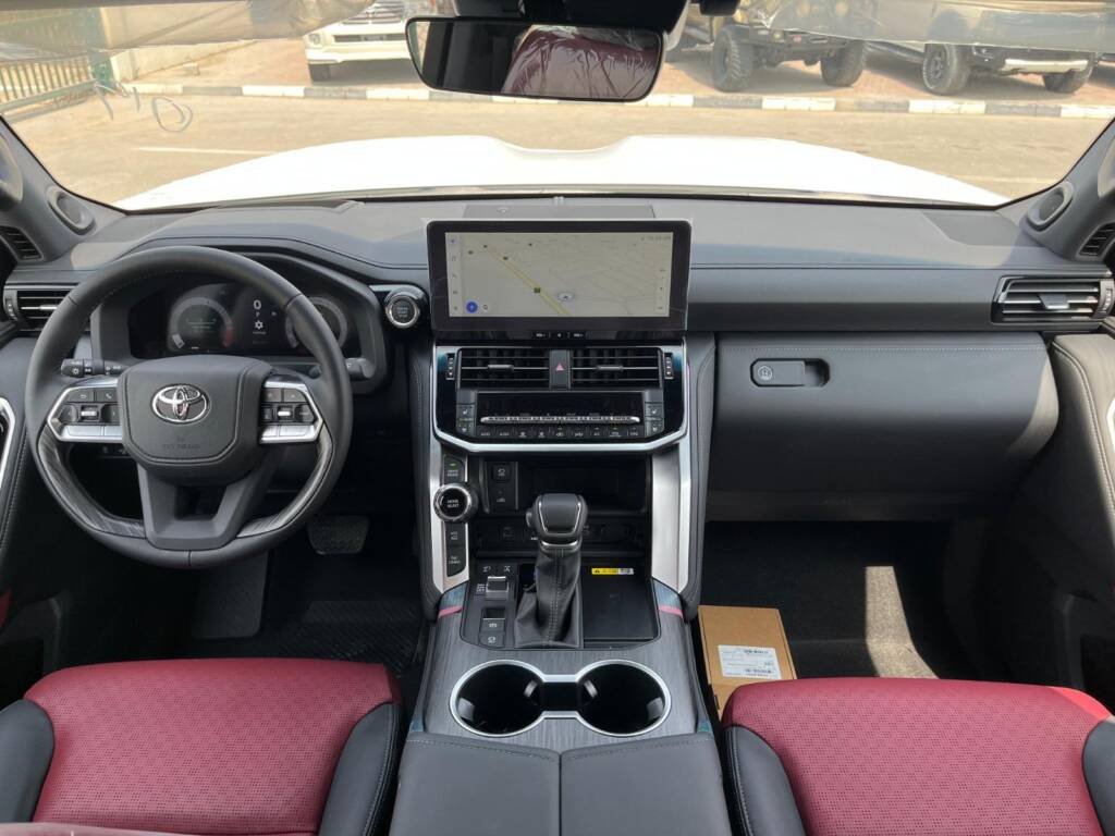 TOYOTA LC300 VXR TT 2025 WHITE with kit