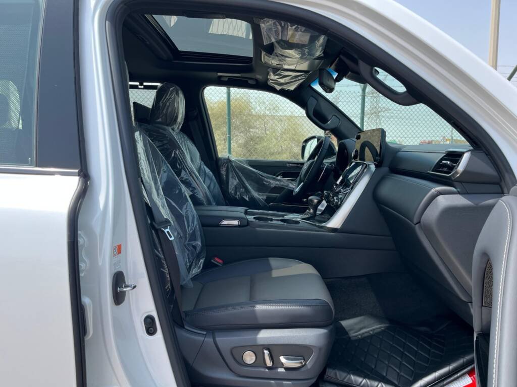 LEXUS LX600 OVERTRAIL 2025 WHITE