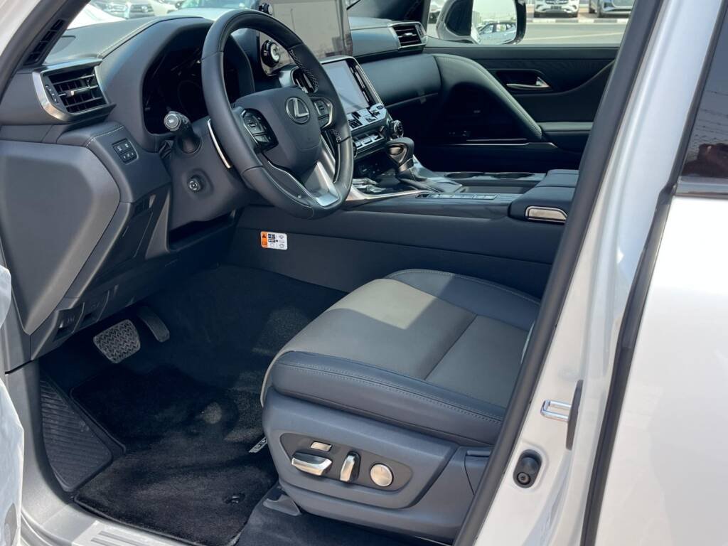 LEXUS LX600 OVERTRAIL 2025 WHITE