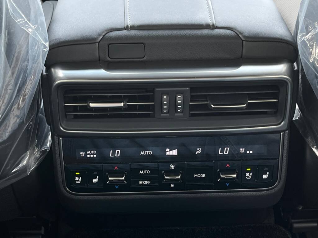 LEXUS LX600 OVERTRAIL 2025 WHITE