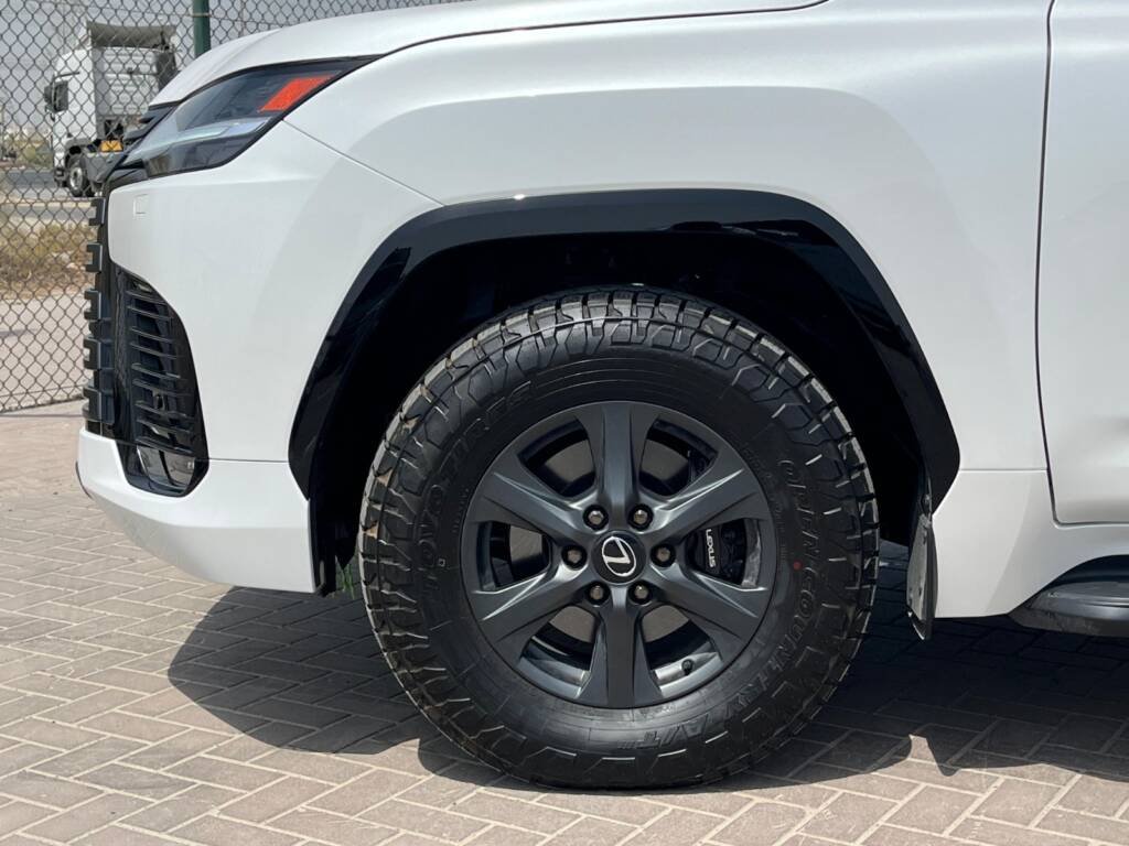 LEXUS LX600 OVERTRAIL 2025 WHITE