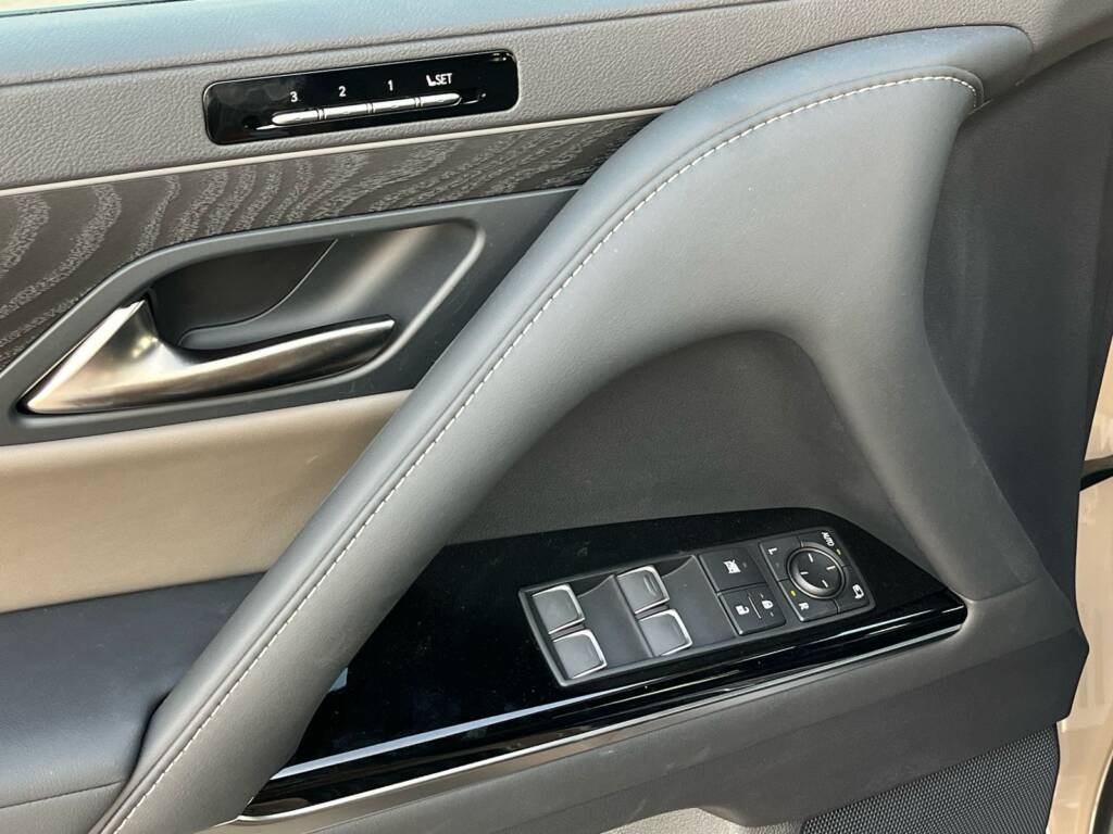 LEXUS LX600 OVERTRAIL 2025 BEIGE