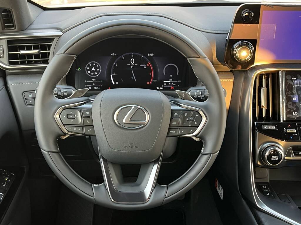 LEXUS LX600 OVERTRAIL 2025 BEIGE