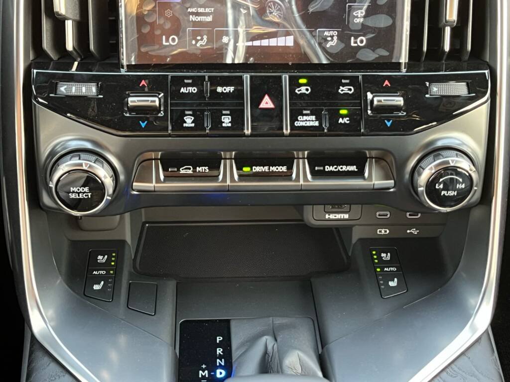 LEXUS LX600 OVERTRAIL 2025 BEIGE