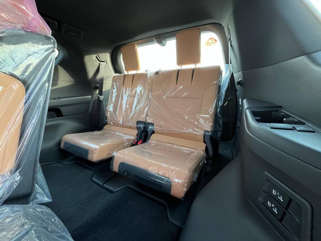 LEXUS LX600 SIGNATURE GREEN IN TAN 2025