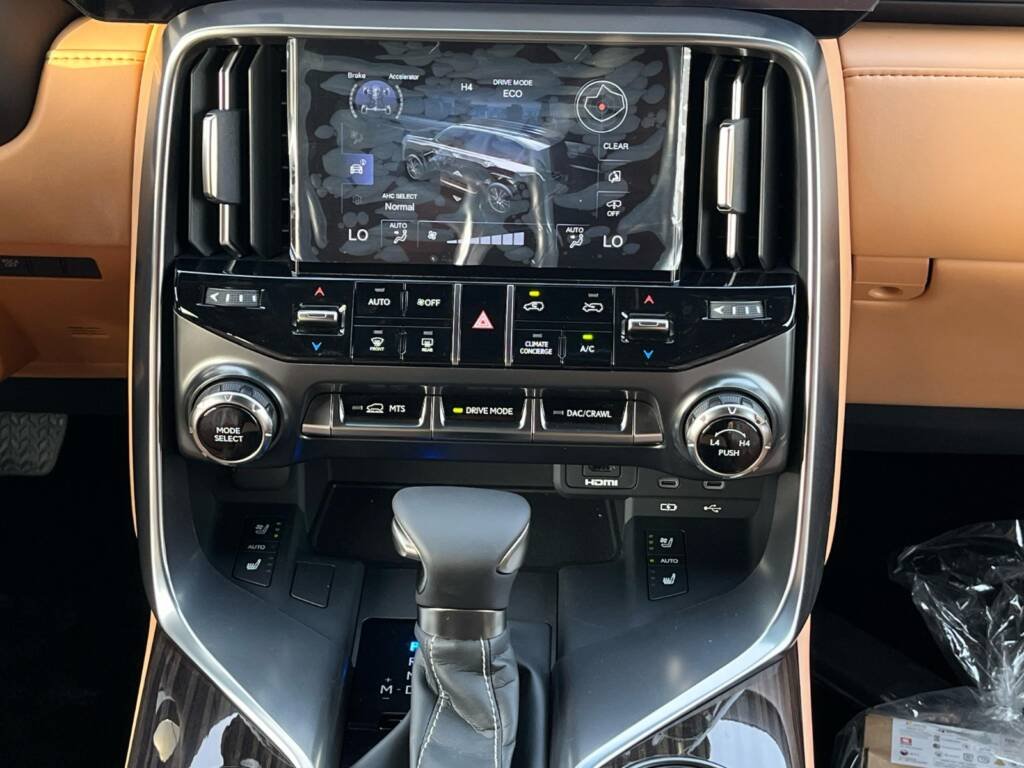 LEXUS LX600 SIGNATURE GREEN IN TAN 2025