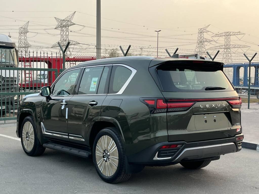 LEXUS LX600 SIGNATURE GREEN IN RED 2025