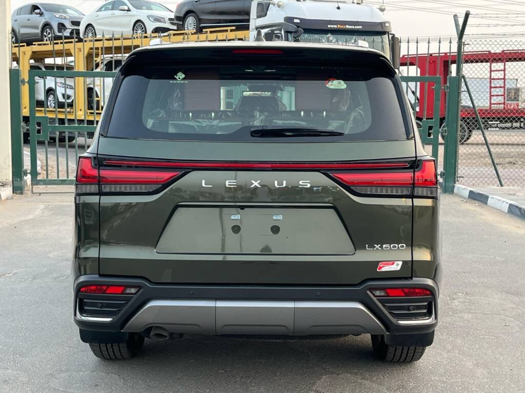 LEXUS LX600 SIGNATURE GREEN IN RED 2025