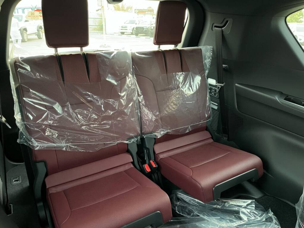 LEXUS LX600 SIGNATURE GREEN IN RED 2025