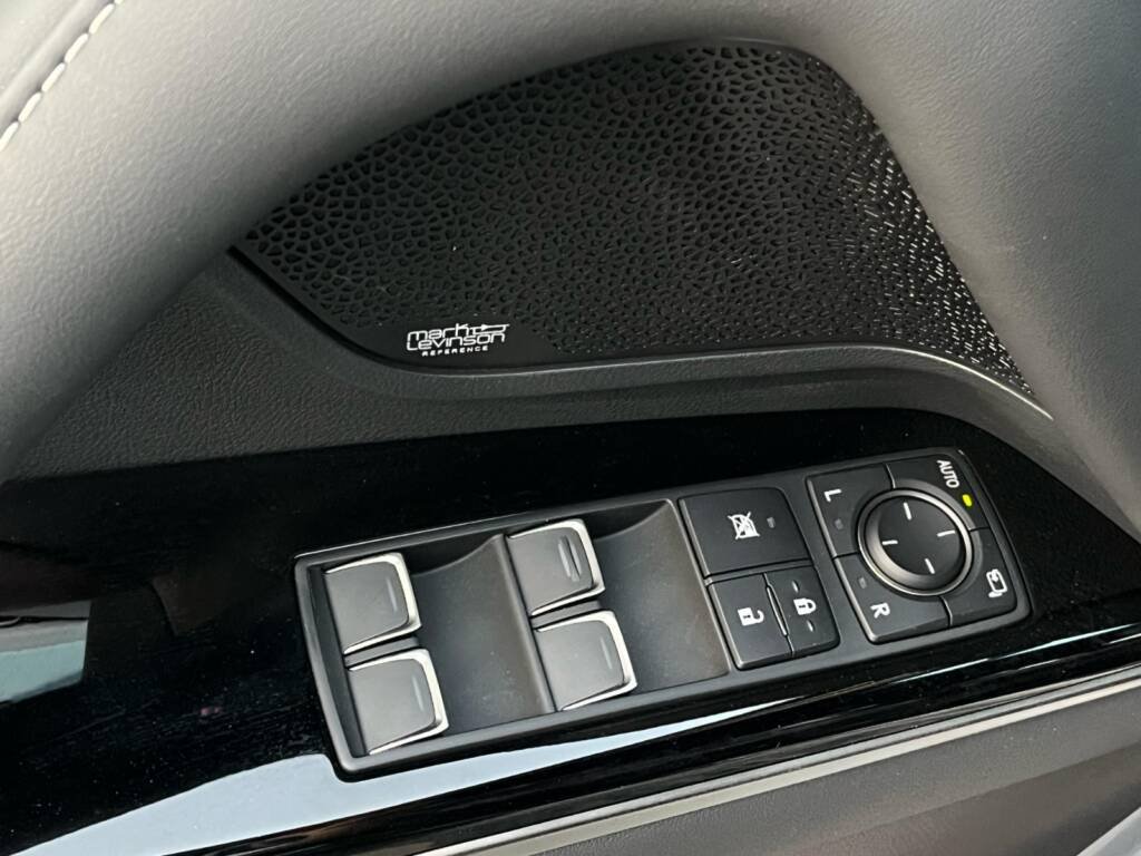 LEXUS LX600 SIGNATURE GREEN IN RED 2025