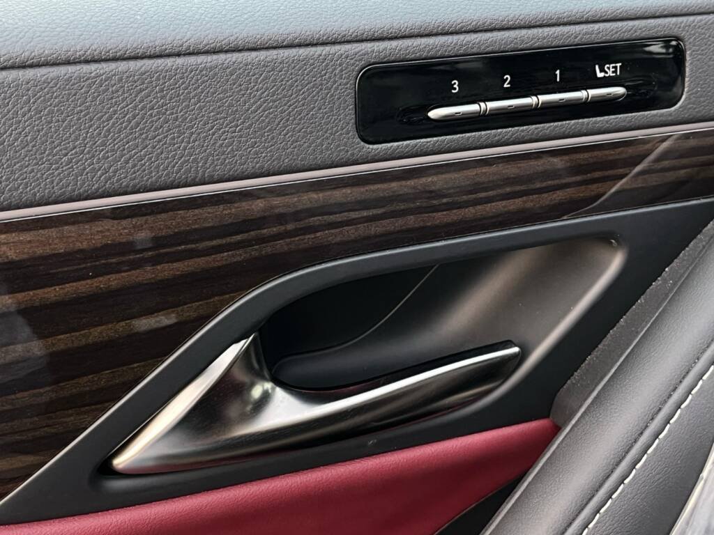 LEXUS LX600 SIGNATURE GREEN IN RED 2025