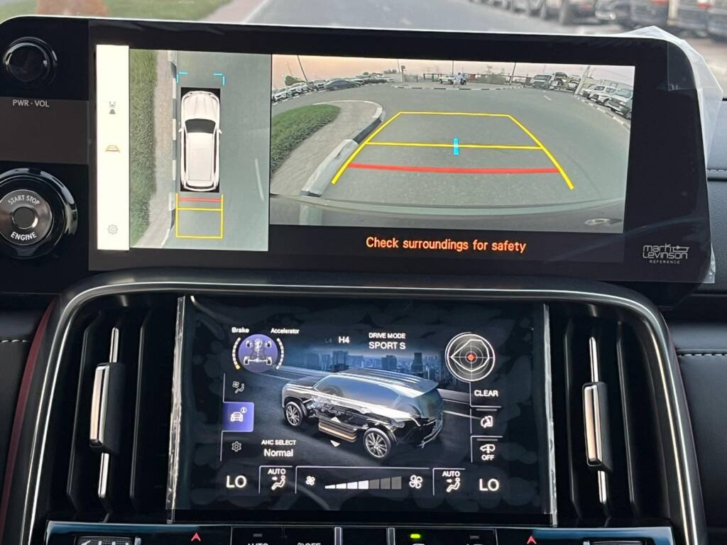 LEXUS LX600 SIGNATURE GREEN IN RED 2025