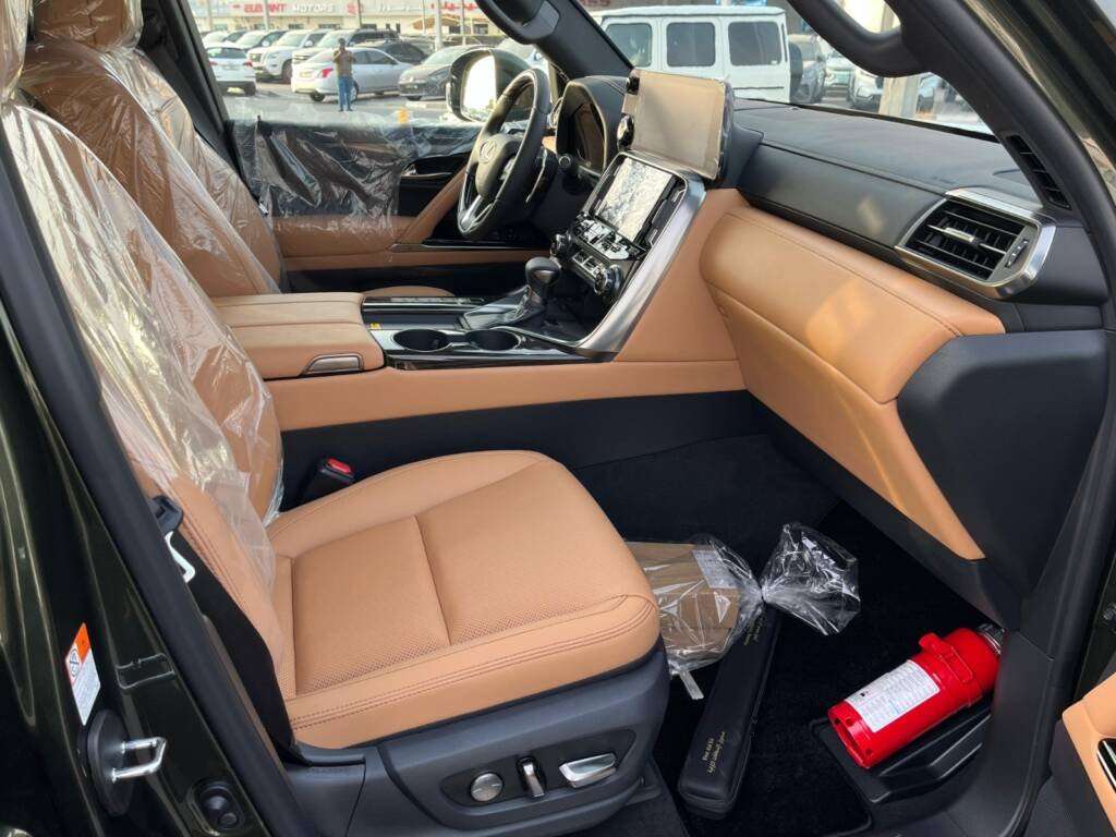 LEXUS LX600 SIGNATURE GREEN IN TAN 2025