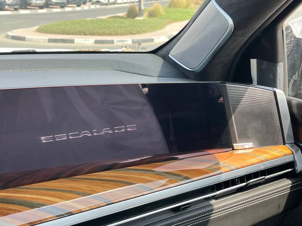 CADILLAC ESCALADE 6.2L V8 PLATINUM 2025 BLACK