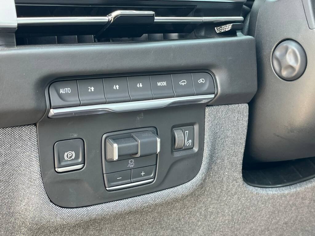 CADILLAC ESCALADE 6.2L V8 PLATINUM 2025 BLACK