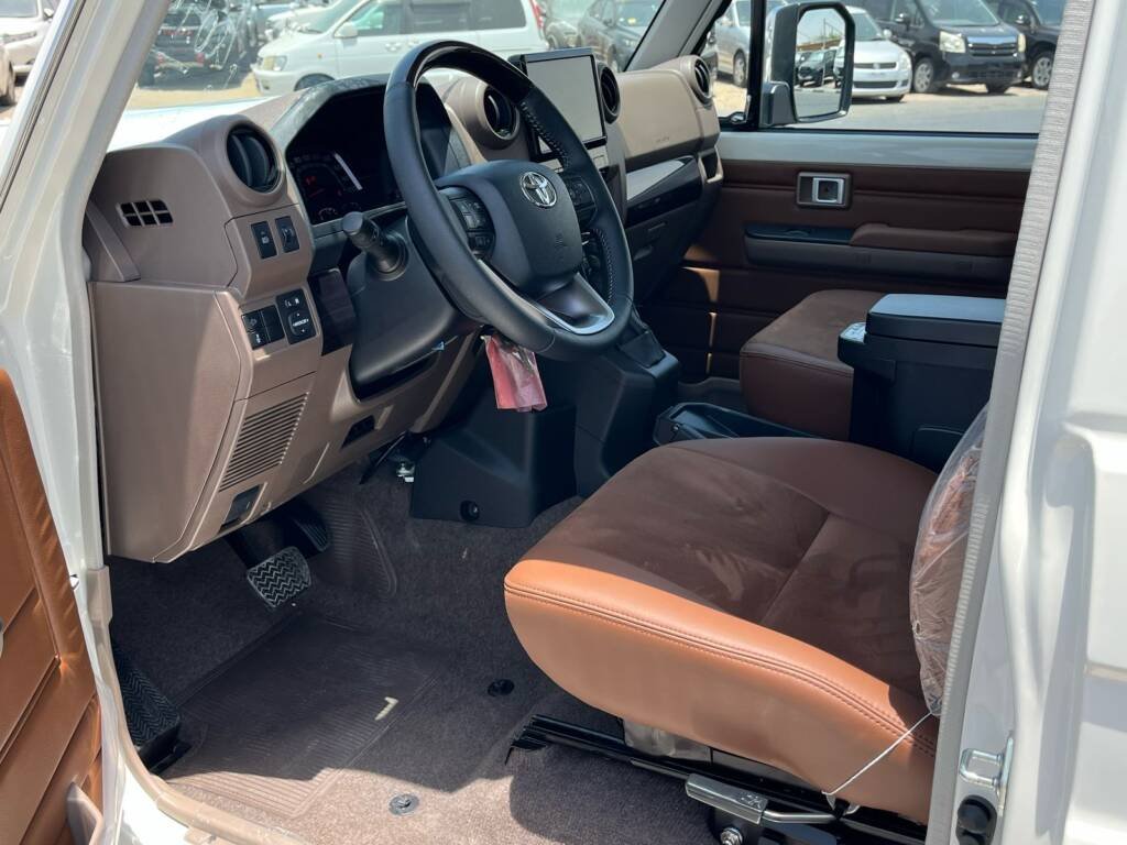 TOYOTA LC71 2.8L DSL A/T – FULL 2025 – WHITE