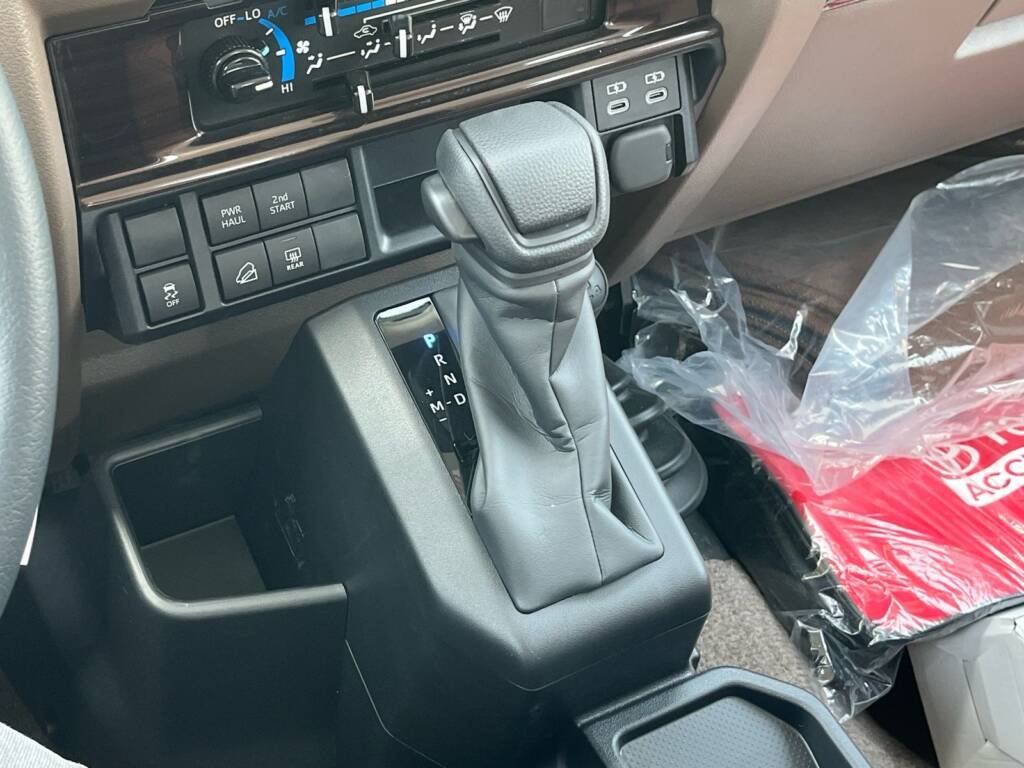 TOYOTA LC71 2.8L DSL A/T – FULL 2025 – GREY