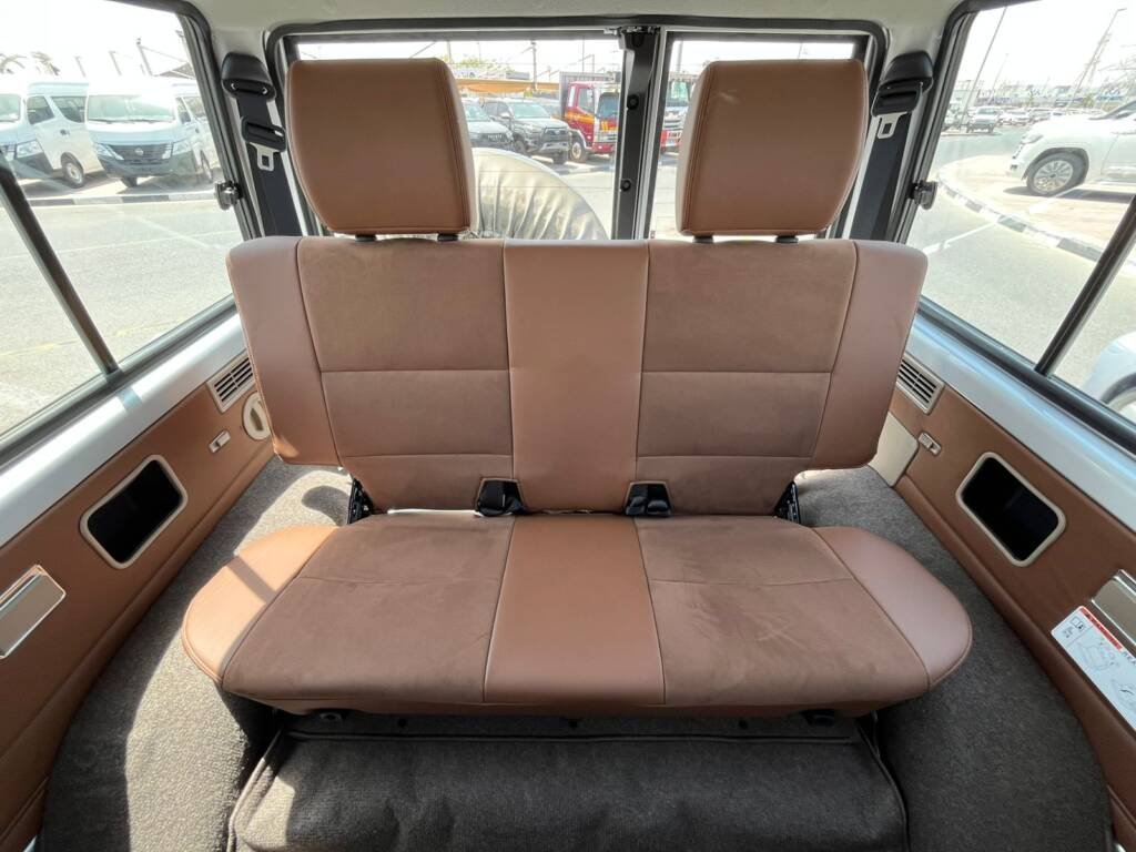 TOYOTA LC71 2.8L DSL A/T – FULL 2025 – SILVER