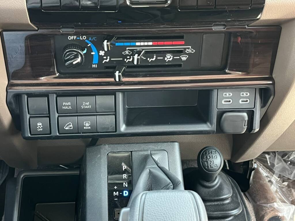 TOYOTA LC71 2.8L DSL A/T – FULL 2025 – SILVER