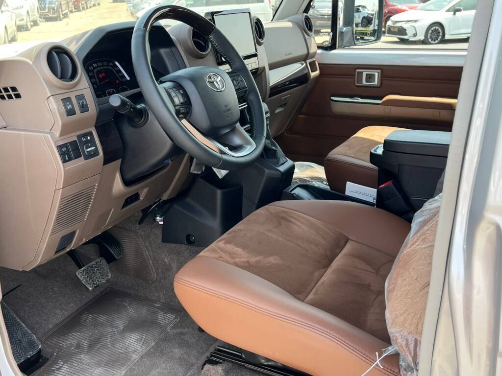 TOYOTA LC71 2.8L DSL A/T – FULL 2025 – SILVER