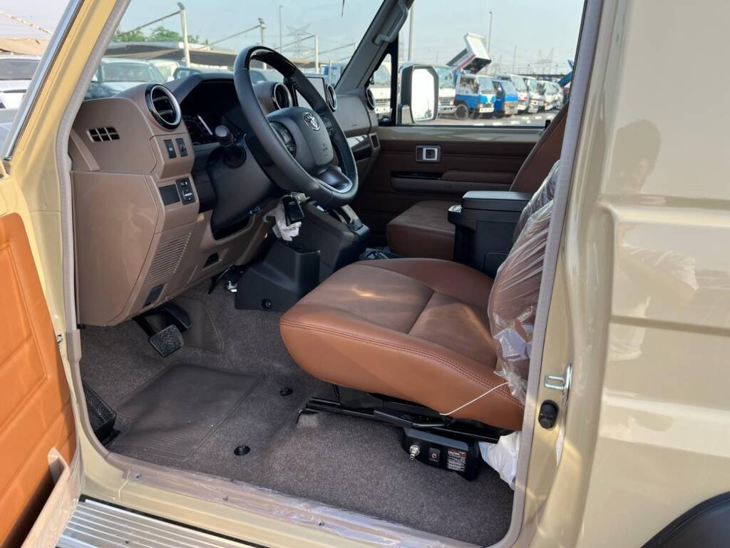 TOYOTA LC71 2.8L DSL A/T – FULL 2025 – BEIGE