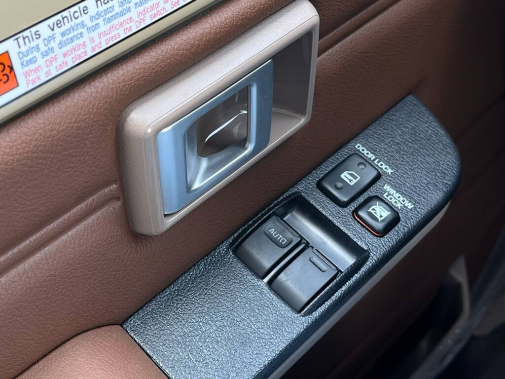 TOYOTA LC71 2.8L DSL A/T – FULL 2025 – BEIGE