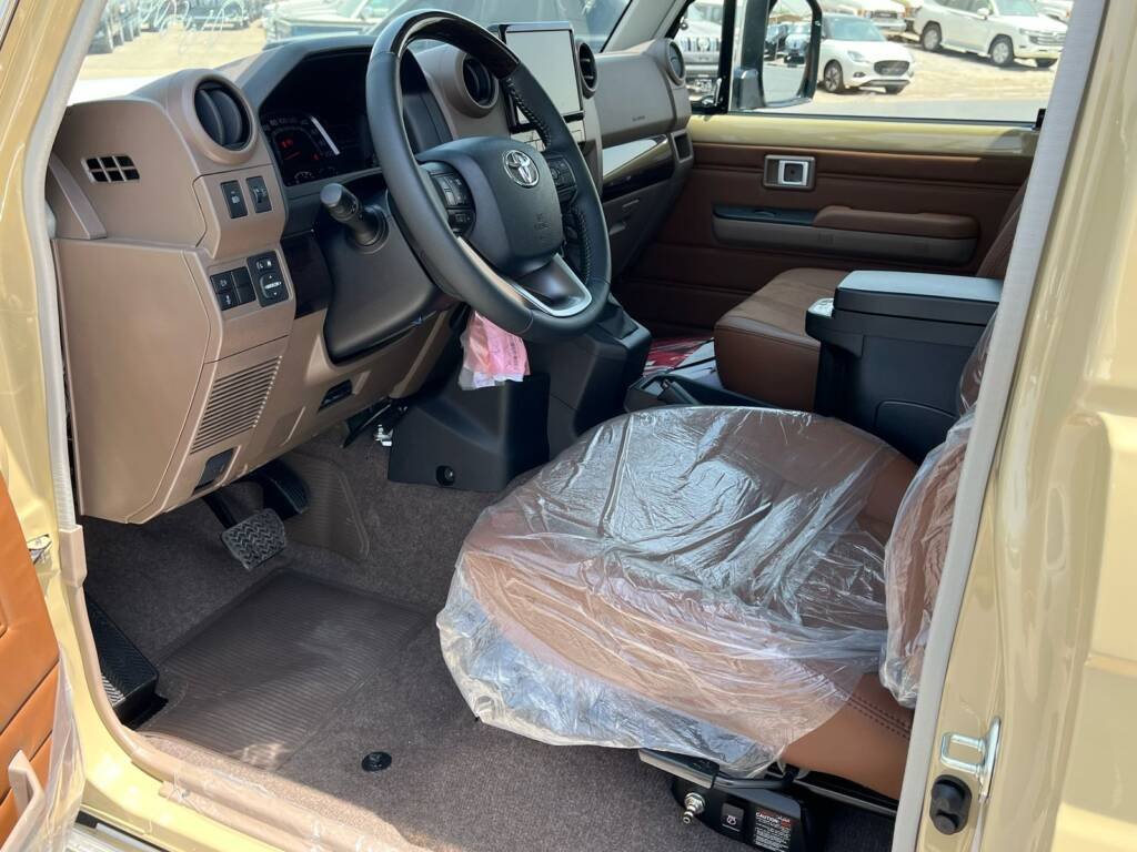 TOYOTA LC71 2.8L DSL A/T – FULL 2025 – BEIGE