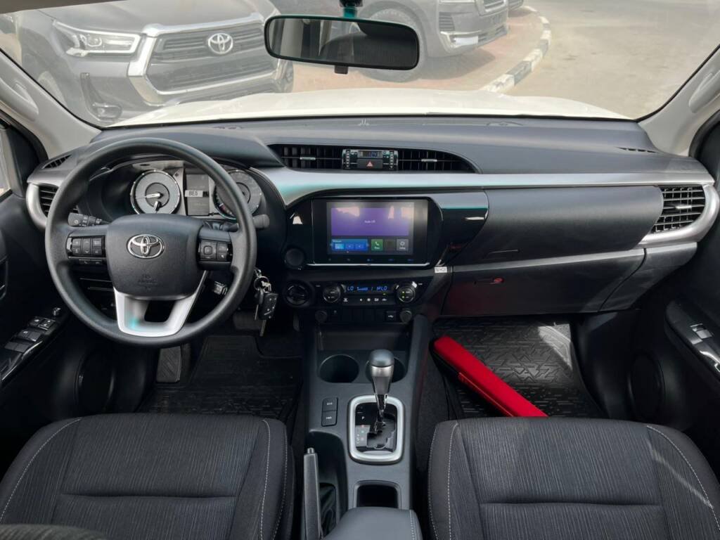 TOYOTA HILUX DC 2.7L PTR 2024 WHITE IN BLACK