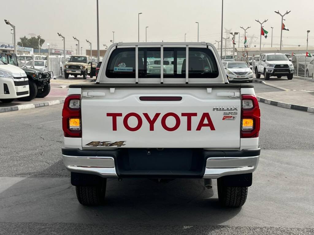 TOYOTA HILUX DC 2.7L PTR 2024 WHITE IN BLACK