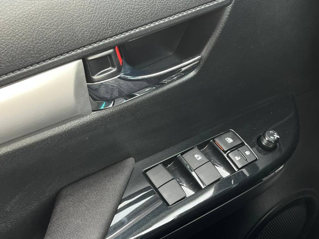 TOYOTA HILUX DC 2.7L PTR 2024 WHITE IN BLACK