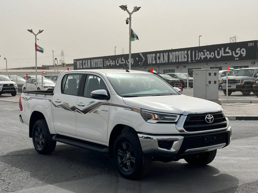 TOYOTA HILUX DC 2.7L PTR 2024 WHITE IN BLACK