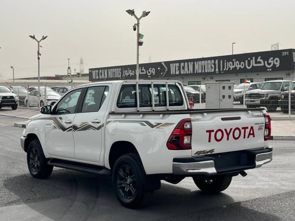 TOYOTA HILUX DC 2.7L PTR 2024 WHITE IN BLACK