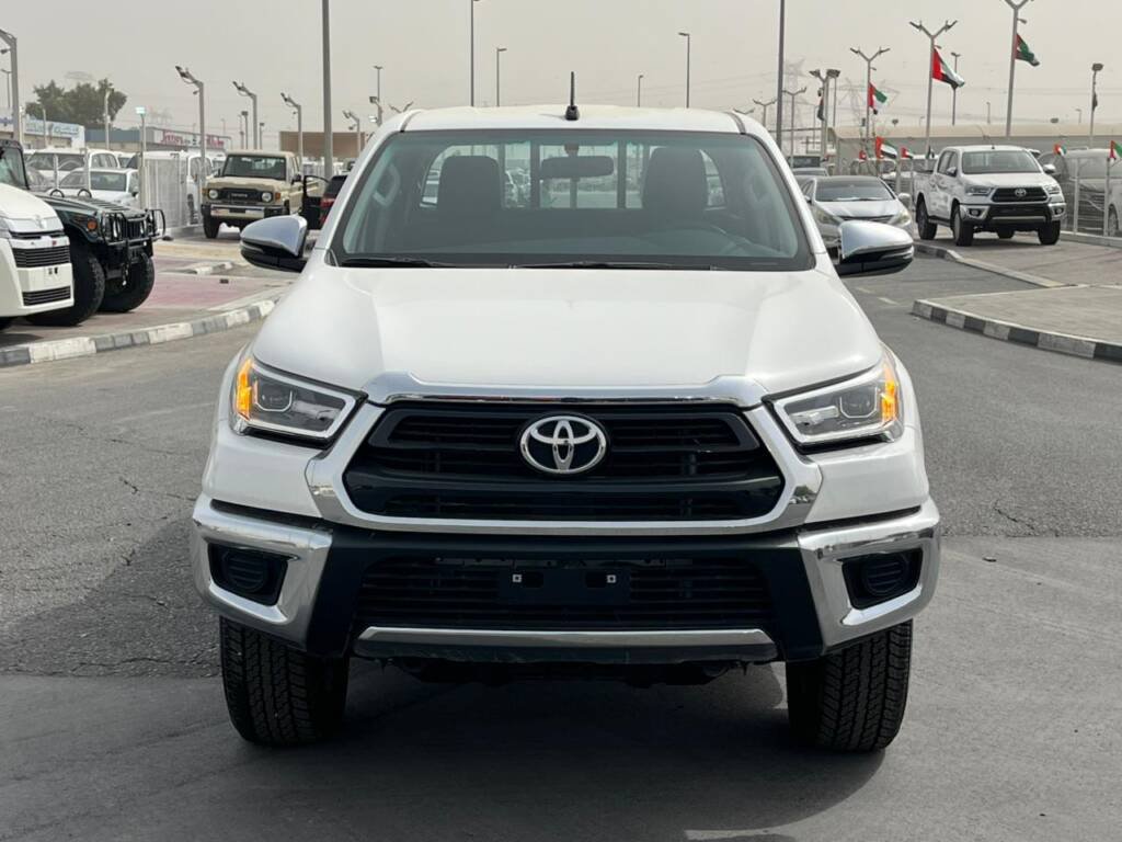 TOYOTA HILUX DC 2.7L PTR 2024 WHITE IN BLACK