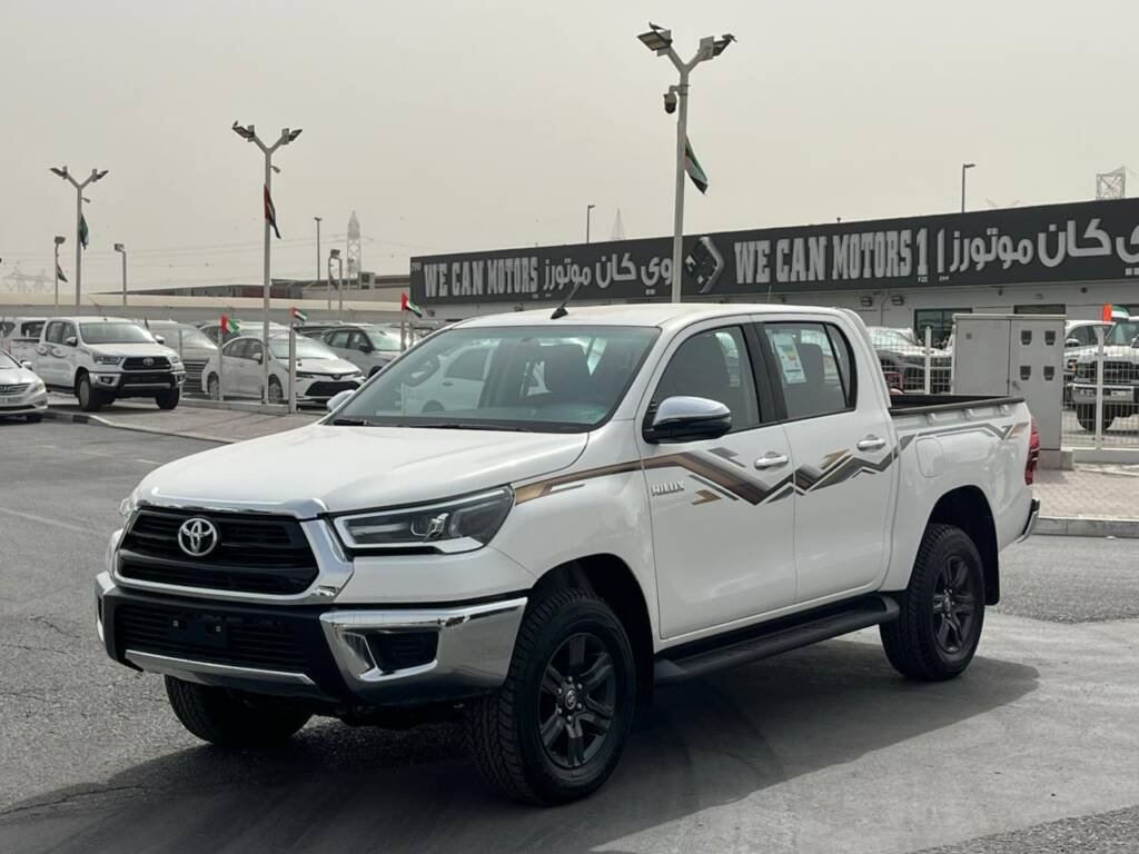 TOYOTA HILUX DC 2.7L PTR 2024 WHITE IN BLACK
