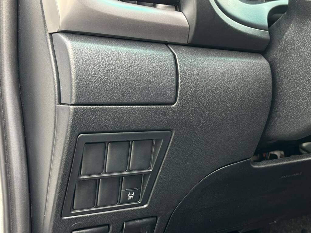 TOYOTA HILUX DC 2.7L PTR 2024 WHITE IN BLACK