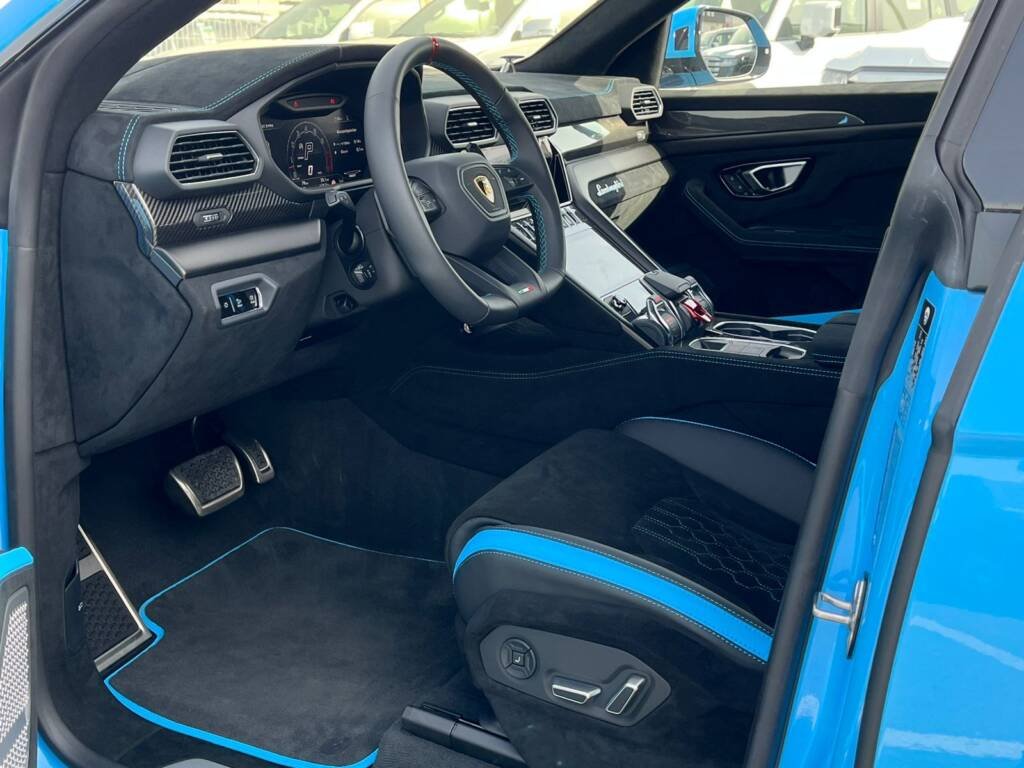 LAMBORGHINI URUS PERFOMANTE 2024 BABY BLUE