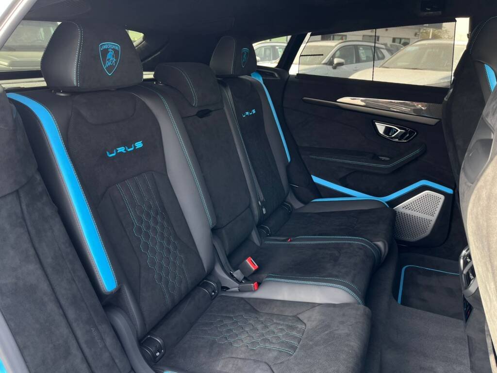 LAMBORGHINI URUS PERFOMANTE 2024 BABY BLUE