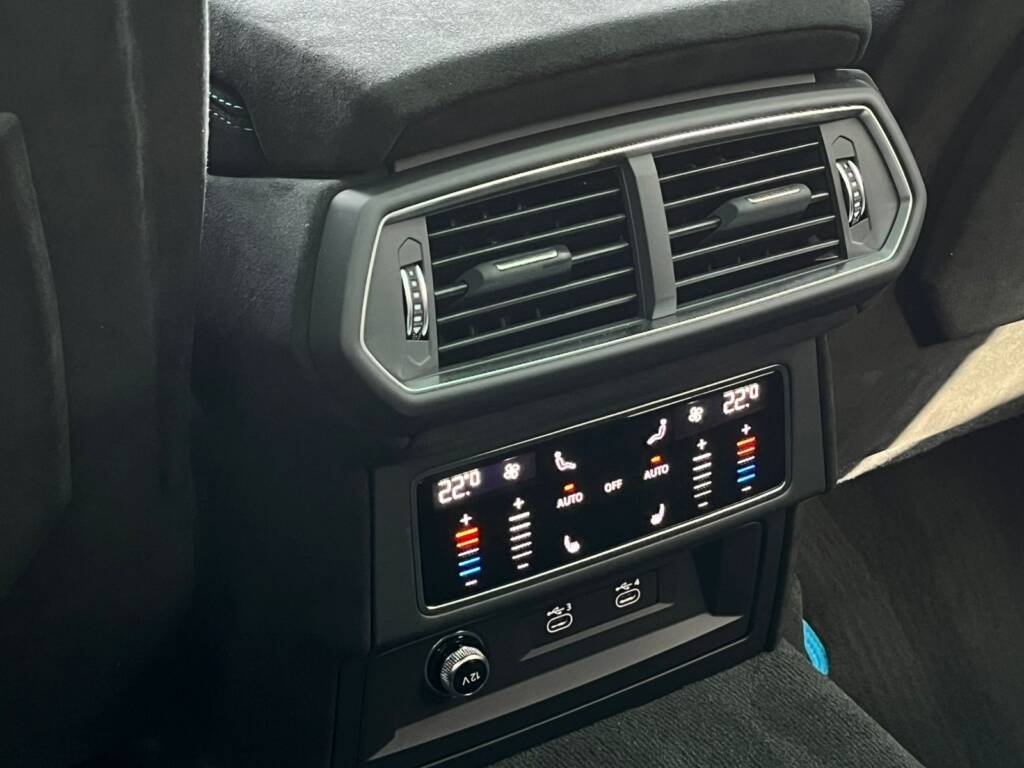 LAMBORGHINI URUS PERFOMANTE 2024 BABY BLUE