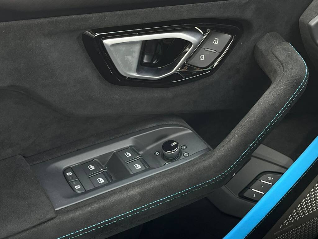 LAMBORGHINI URUS PERFOMANTE 2024 BABY BLUE